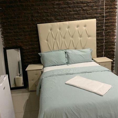 Reitz Guest House Mafikeng Bagian luar foto