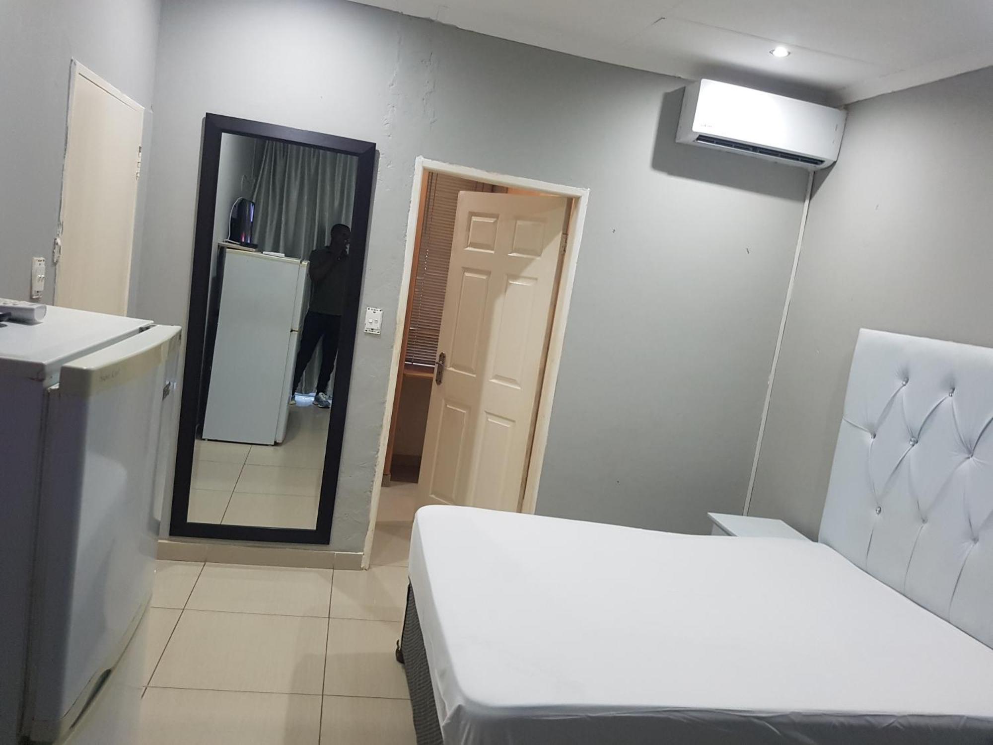 Reitz Guest House Mafikeng Bagian luar foto